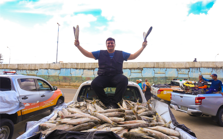 “Dignidade e comida na mesa”: Prefeito Carlos garante a distribuição de mais de 100 toneladas de peixe na Semana Santa em Rio Largo