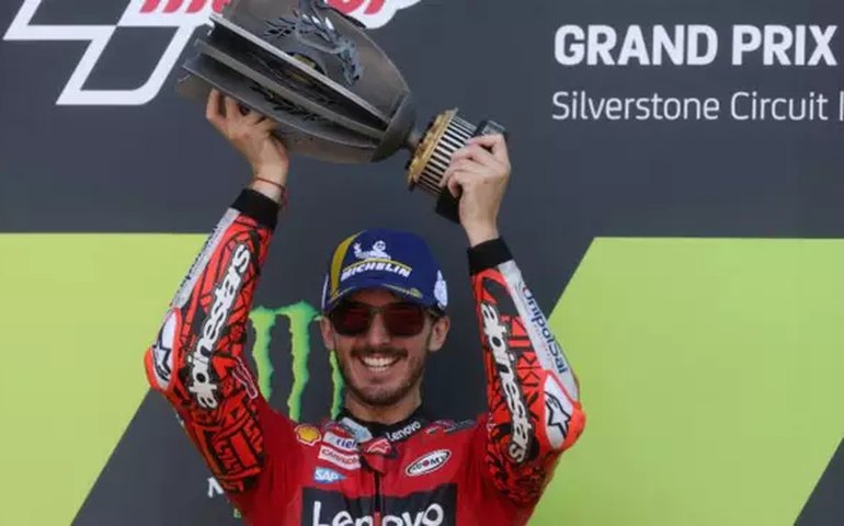 Bagnaia vence a etapa da Inglaterra e esquenta briga no Mundial de MotoGP