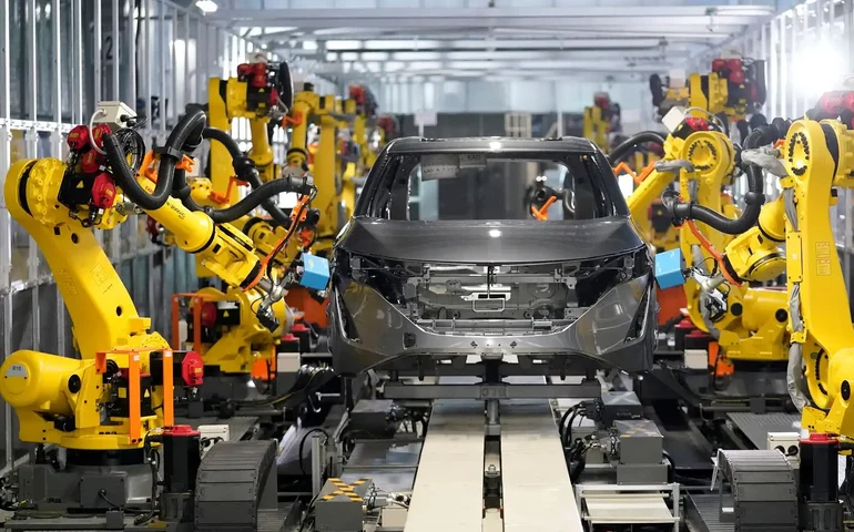 Produção industrial da Alemanha recua 2,5% em julho ante junho, acima da previsão