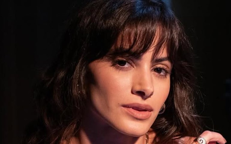 Atriz da Globo é atacada por cinco cães durante gravação em Maricá, no Rio