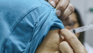 Sergipe vacina população acima de 18 anos com reforço bivalente contra Covid-19