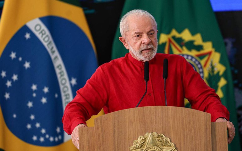 Lula afirma que governo não pode ser refém da Faria Lima ao discutir déficit fiscal