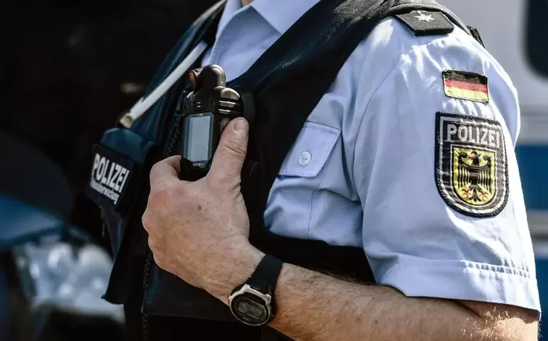 Quadrilha rouba 30 milhões de euros em assalto cinematográfico na Alemanha