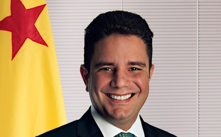 'Retidão e honradez': réu por propina, governador do AC cria Código de Ética para assessores