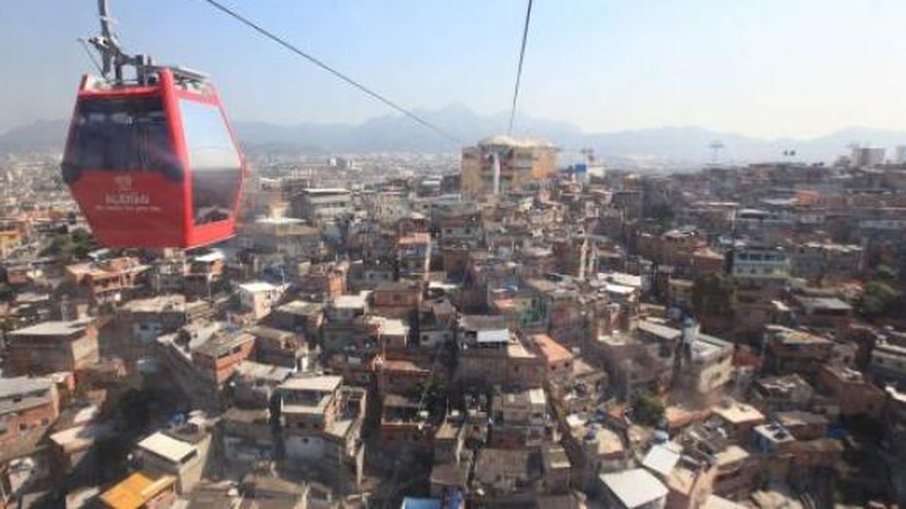 Tiroteio interrompe funcionamento do teleférico do Alemão, no Rio