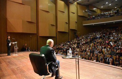 Em Maceió, Leandro Karnal fala sobre a visão do líder e o desafio de liderar 