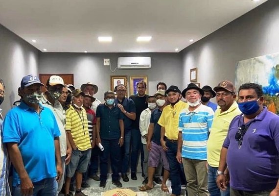 Prefeito Theobaldo Cintra anuncia que Major Izidoro terá sua própria feira de gado