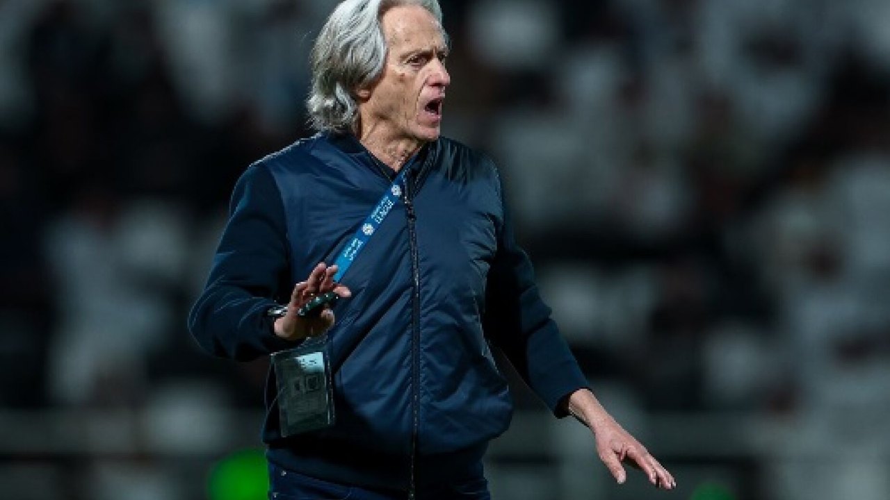 Jorge Jesus ignora goleiro Bento após falha que adia título do Al-Nassr