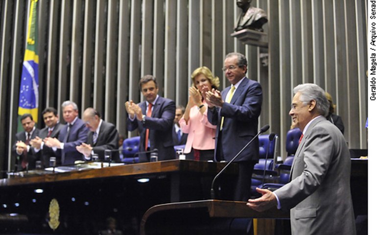 Congresso Nacional realiza sessão solene em homenagem aos 20 anos do Plano Real