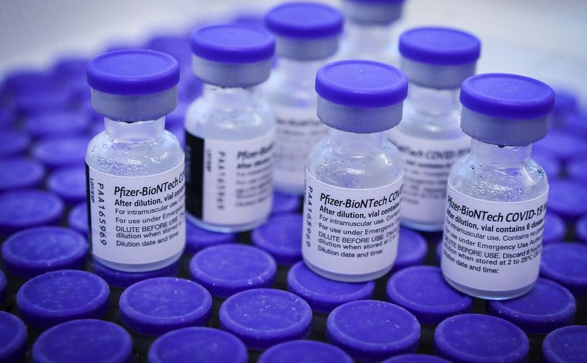 Brasil recebe 2,2 milhões de doses de vacinas da Pfizer