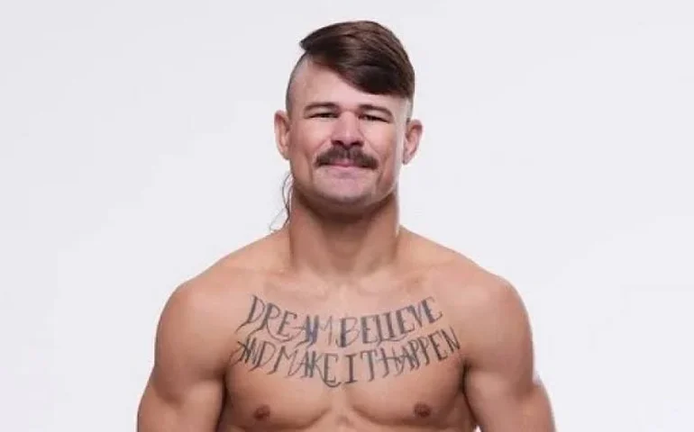 Diego Lopes vence na abertura do UFC na Casa Branca e celebra estilo brasileiro-mexicano