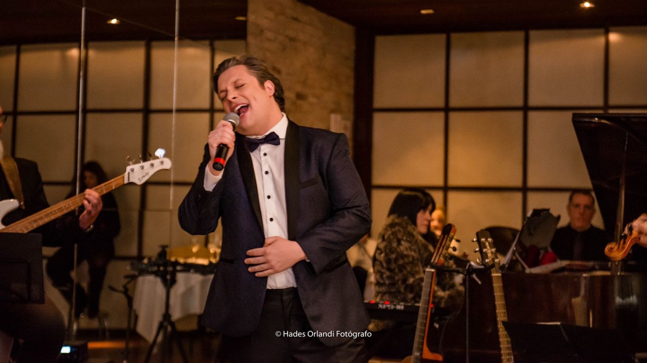 Tenor Felipe Menegat retorna ao Circolo Cucina com show especial para as candidatas do Miss Earth Brasil 2022