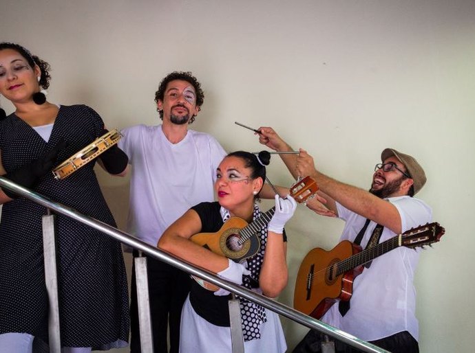Bambolear apresenta novo show no Teatro Deodoro dia 11 de outubro