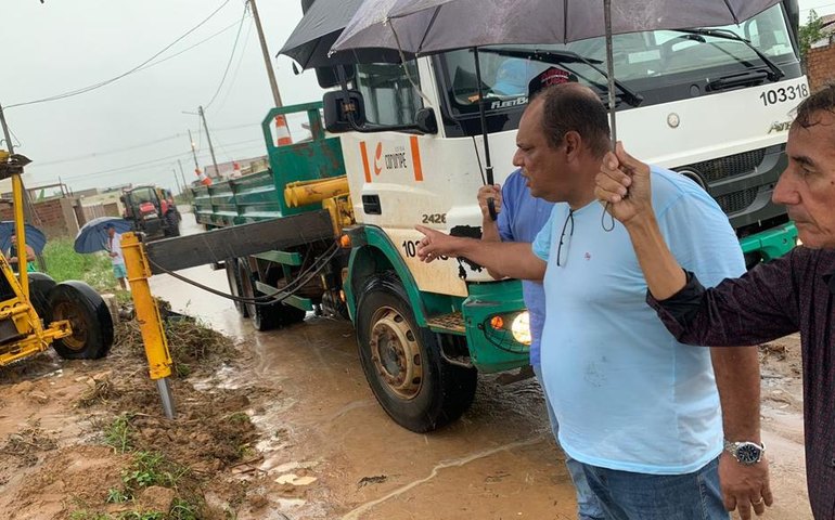 Coruripe: Prefeito Marcelo Beltrão visita áreas atingidas pelas fortes chuvas