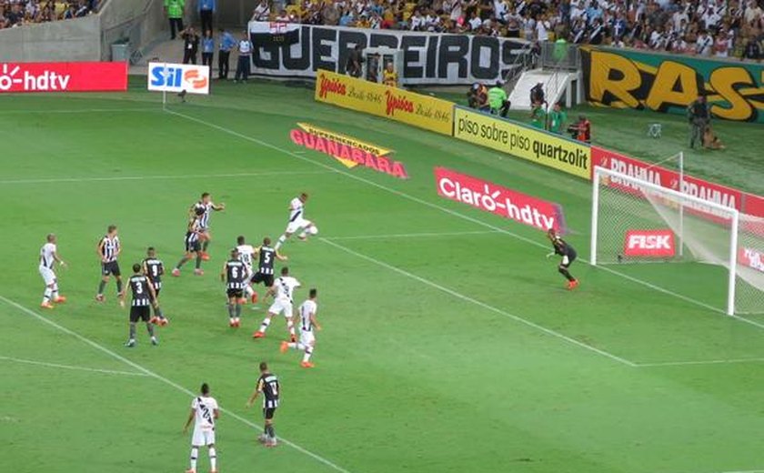 Vasco vence Botafogo e garante vantagem na final
