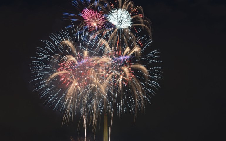 Brasileiros devem gastar R$ 380 no Réveillon, aponta pesquisa