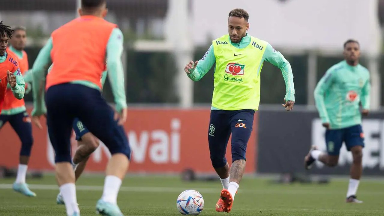 Neymar treina pela 1ª vez no segundo dia de preparação da seleção para a Copa