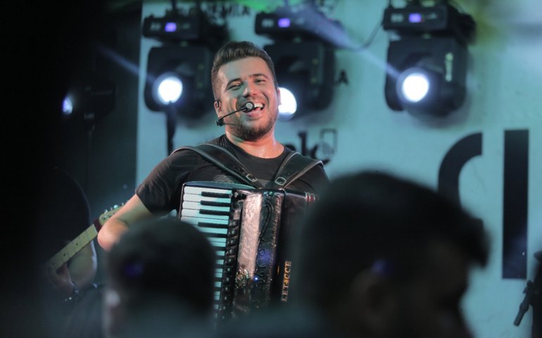 Luan Estilizado, Banda Cannibal e trio pé-de-serra animam São João da OAB Alagoas