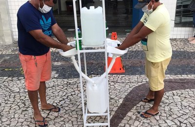 Prefeitura de Delmiro Gouveia instala pias para auxiliar no combate ao Covid-19