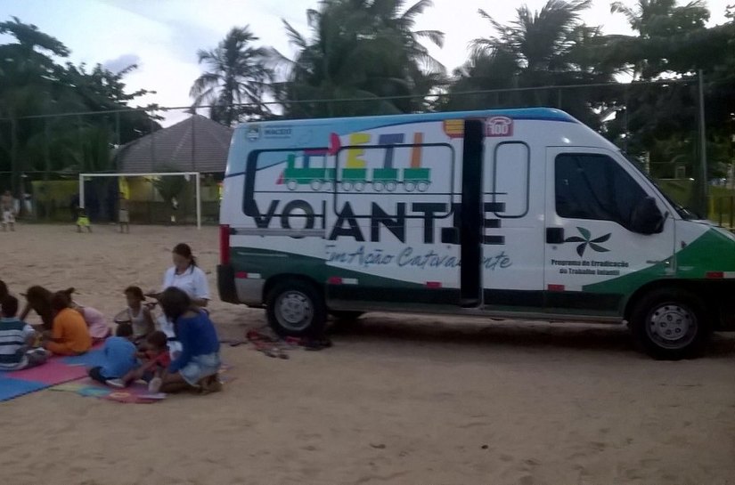 Semas leva ação de combate ao trabalho infantil ao Maceió Verão