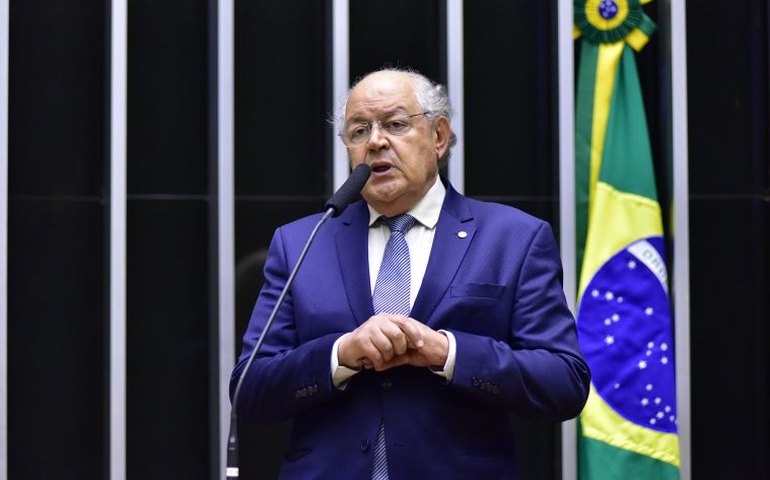 Deputados favoráveis apontam avanços da reforma tributária; líder da oposição reforça voto contrário
