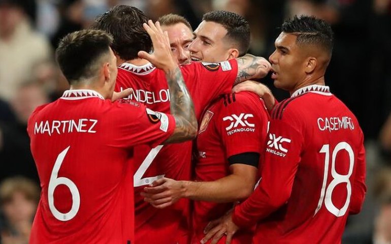 Manchester United vence fora, mas fica sem vaga direta nas oitavas na Liga Europa