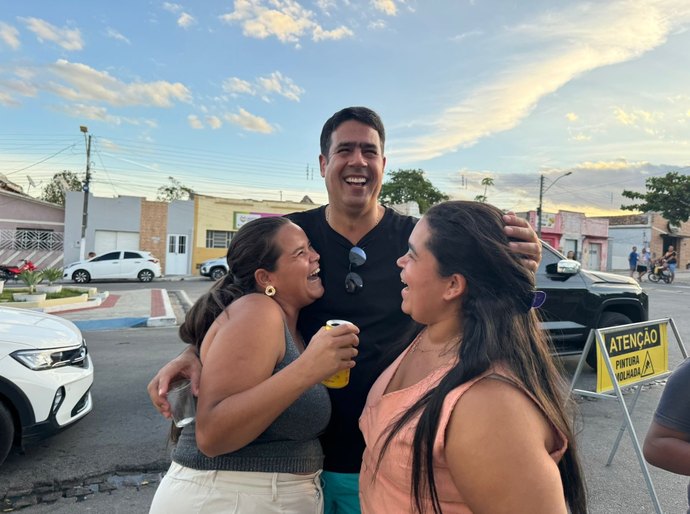 Vice-prefeito de Monteirópolis curte carnaval ao lado do povo