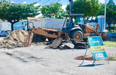 Infraestrutura realiza limpeza e desobstrução de bocas de lobo em bairros de Maceió