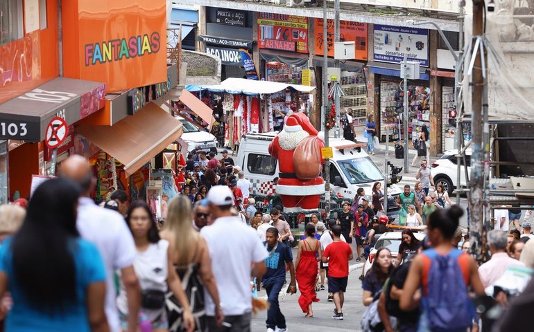Compras de última hora agitam comércio popular em São Paulo
