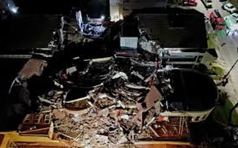 Prédio desaba em cidade costeira na Argentina; bombeiros buscam por pelo menos 10 pessoas