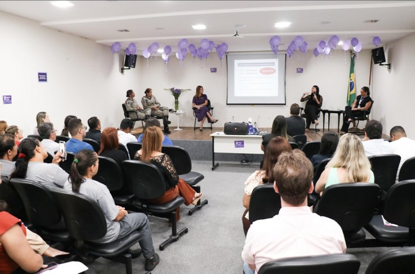 Alagoas Lilás: Seinfra promove palestra sobre enfrentamento à violência contra a mulher