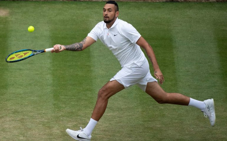 Nick Kyrgios, presente nas quartas de Wimbledon, é acusado de agredir ex-namorada