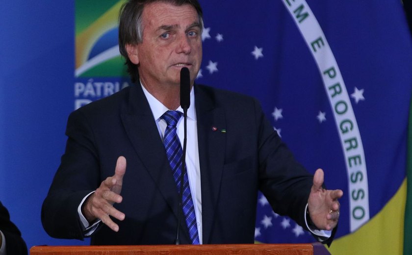 Bolsonaro sanciona projeto que modifica regras do Pronampe