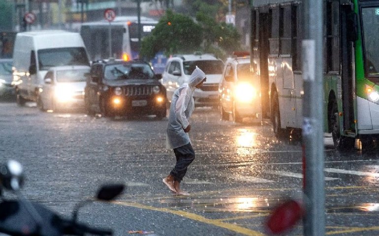 Vai continuar chovendo? Veja como fica a previsão do tempo em todo o País