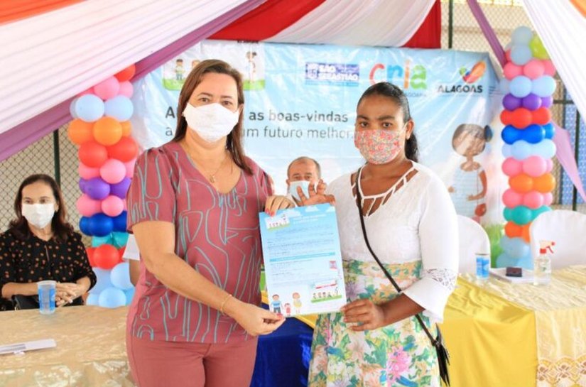 São Sebastião entrega 200 Cartões CRIA e beneficia famílias