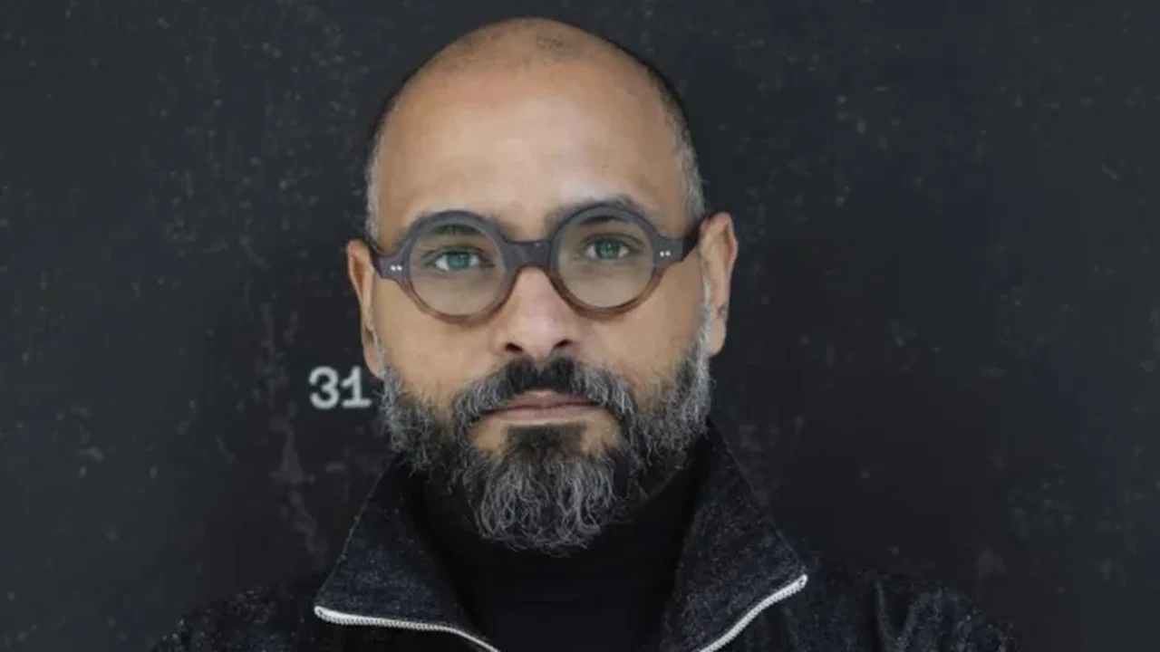 Michel Alcoforado estreia no teatro com aula-espetáculo baseado no best-seller 'Coisa de rico'