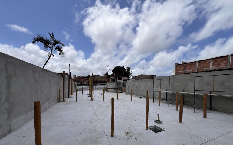 Prefeitura cria novo espaço de lazer junto à areninha do Barro Duro