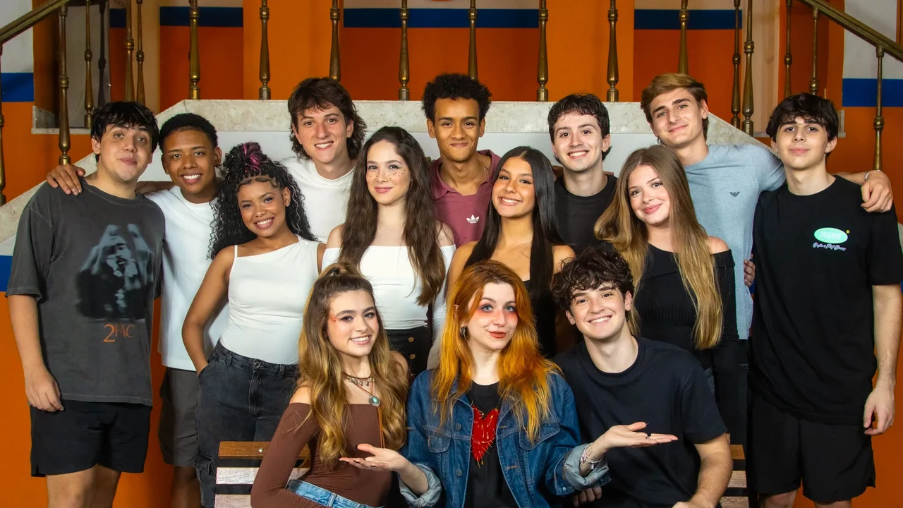 Babi Dewet visita set de filmagens da série “Sábado À Noite”
