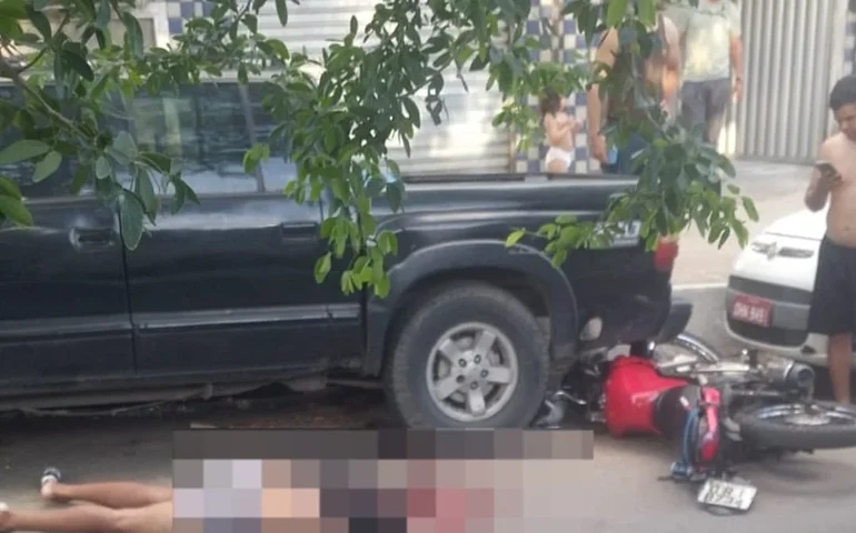 Motociclista morre em acidente envolvendo carro e caminhão na parte alta da capital