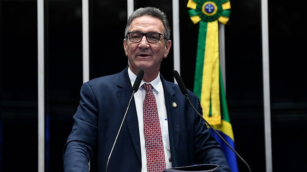 Lucas Barreto critica transposição 'fatiada' de servidores do Amapá
