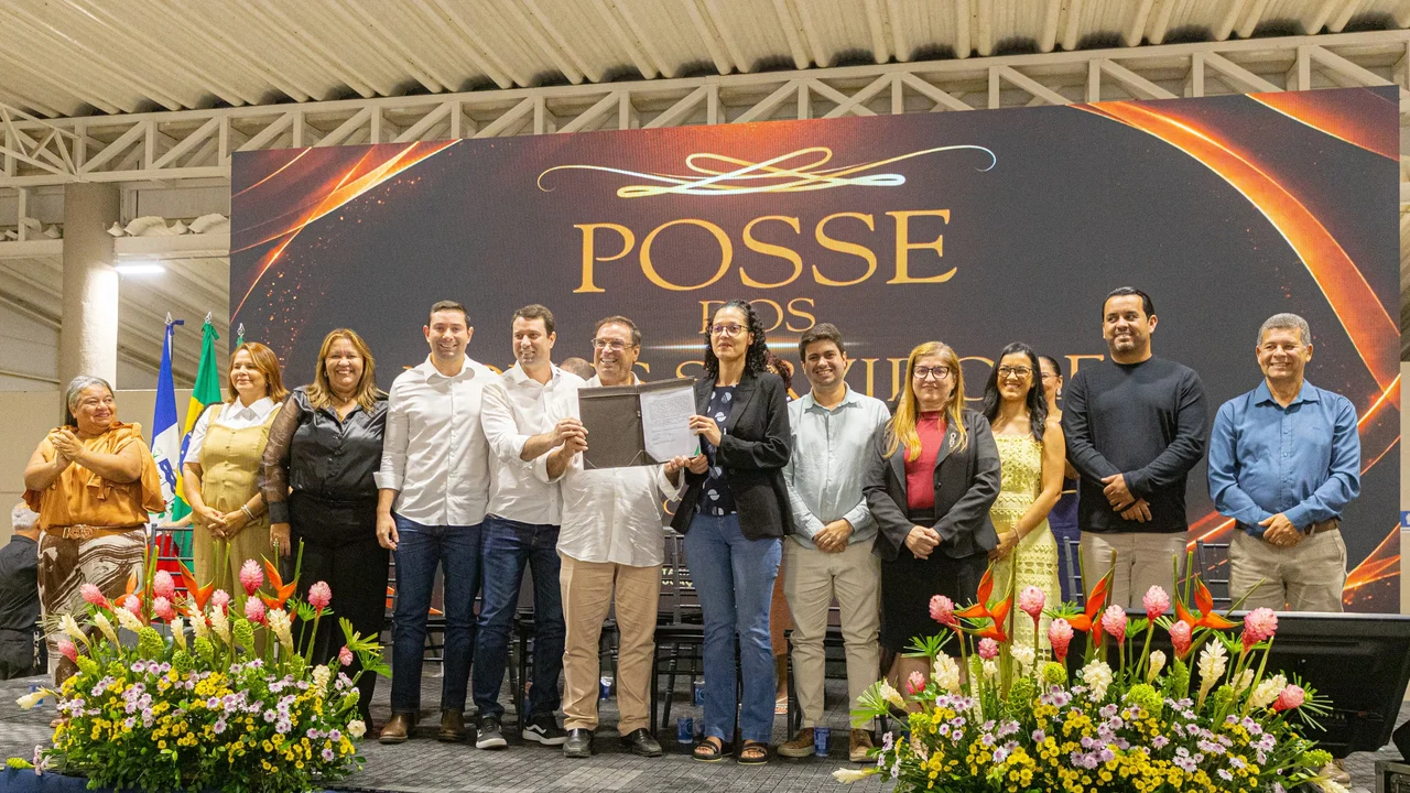 Prefeito Luciano dá posse a 317 aprovados em concurso e destaca papel do servidor da Educação na transformação da sociedade