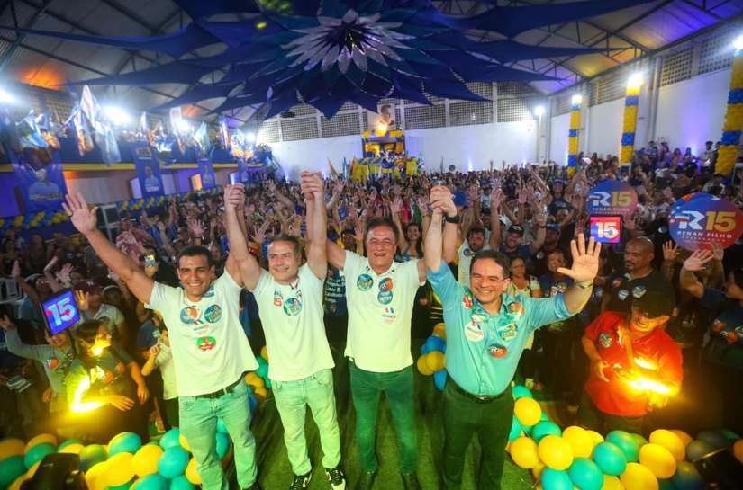 Com Galba Novaes e Marcelo Victor, Renan Filho lota ginásio no Tabuleiro do Martins
