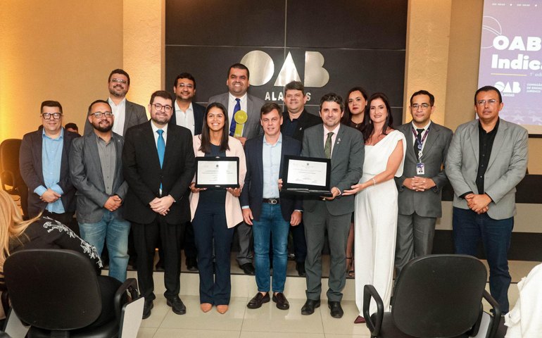 Uneal recebe selos OAB Indica e OAB Recomenda durante solenidade em Arapiraca