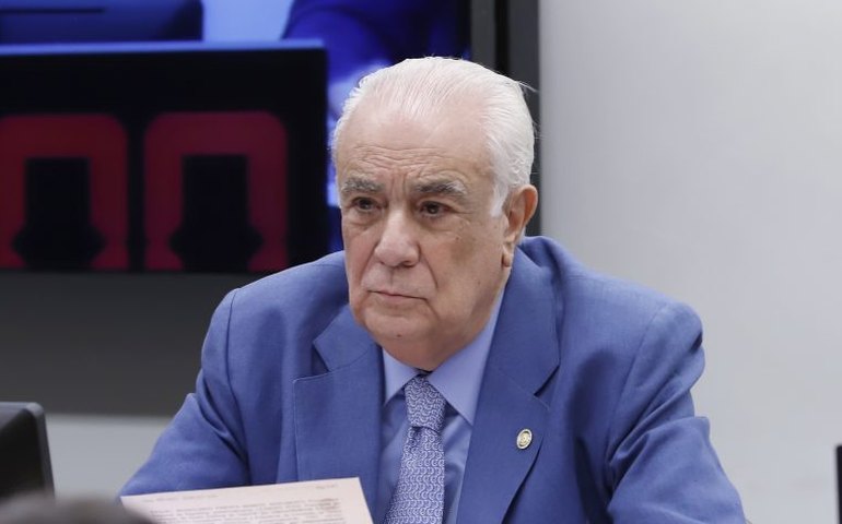 Comissão adia análise de PEC com perdão a partidos que descumpriram cotas de mulheres e negros