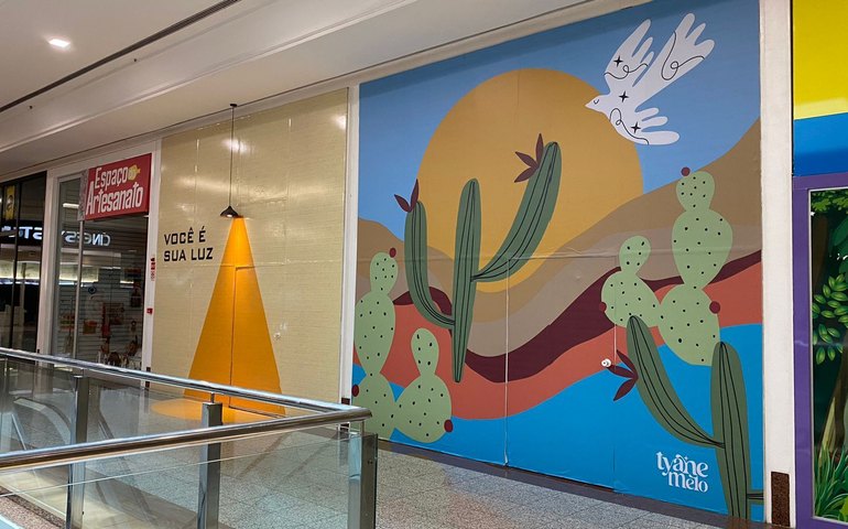 Arapiraca Shopping inaugura painéis visuais assinados por artista local