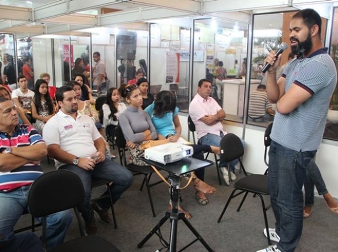 Palestras atraem cerca de 200 participantes durante Feira do Emprego