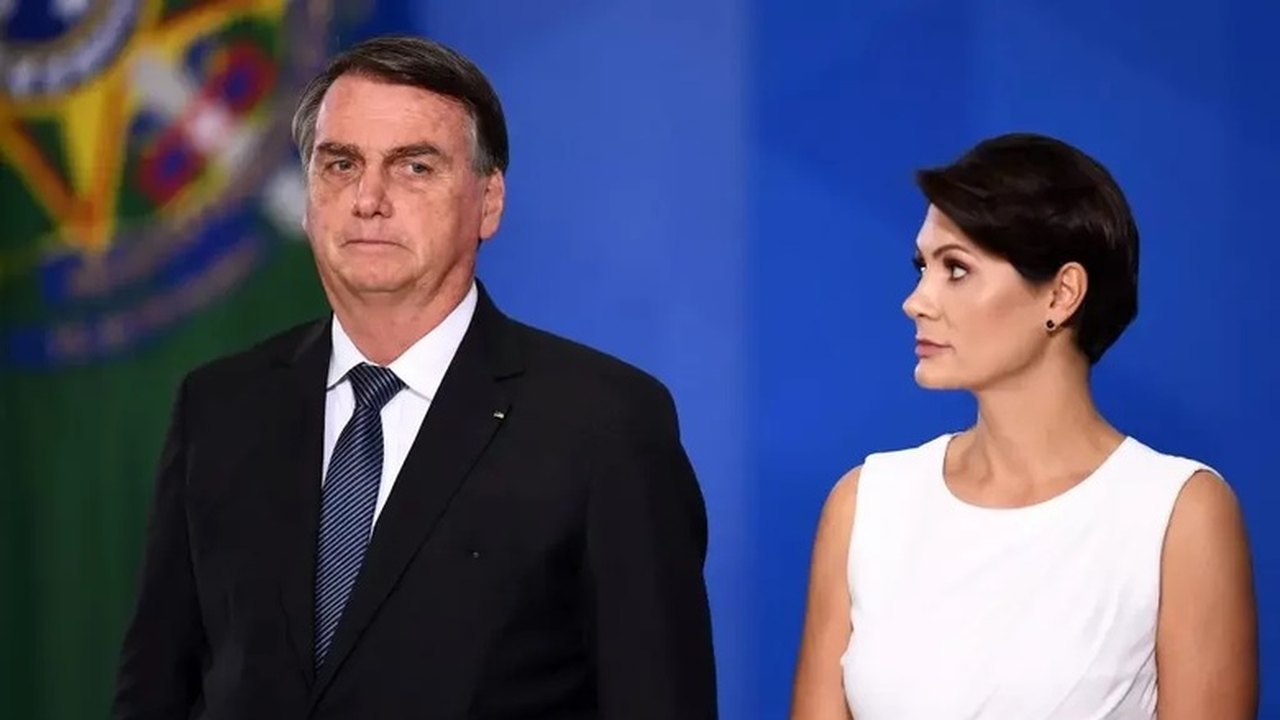 Governo Bolsonaro decreta sigilo de 100 anos até em visitas a Michelle