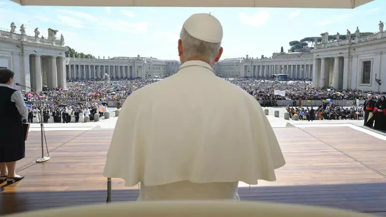 Irã diz que Vaticano pode exercer 'papel especial' na promoção da paz