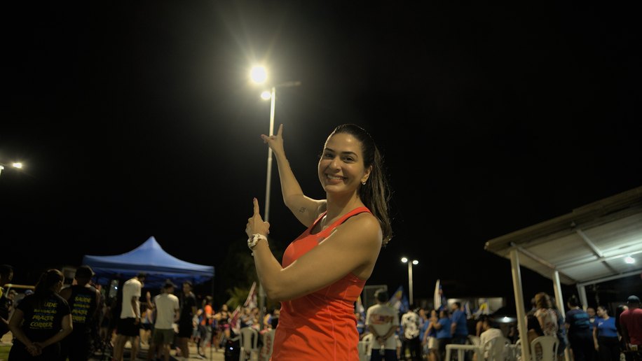 Candidata a vereadora, Camila promoveu banho de luz em Maceió e humanizou espaços públicos