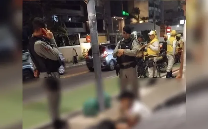 Jovem é baleado durante tentativa de assalto na orla da Pajuçara